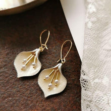 Load image into Gallery viewer, HUANZHI 2019 White Geometric Round Square Irregular Hollow Pearlescent Starry Sky Calla Lily Enamel Earrings for Women Girls