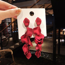 Load image into Gallery viewer, South Korea Earrings Temperament Earrings New It Girl Earrings Long Cold Wind Simple Autumn and Winter er shi pin