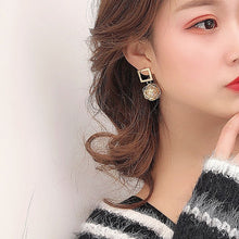 Load image into Gallery viewer, South Korea Earrings Temperament Earrings New It Girl Earrings Long Cold Wind Simple Autumn and Winter er shi pin