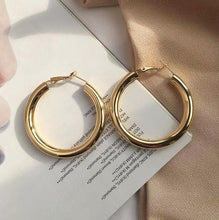 Load image into Gallery viewer, HUANZHI 2019 New Minimalist Gold Metal Large Circle Geometric Round Big Hoop Earrings for Women Girl Wedding Party Jewelry
