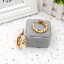 Load image into Gallery viewer, HUANZHI 2019 New Minimalist Gold Metal Large Circle Geometric Round Big Hoop Earrings for Women Girl Wedding Party Jewelry
