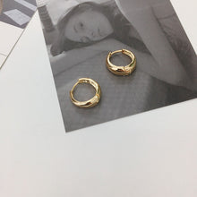 Load image into Gallery viewer, HUANZHI 2019 New Minimalist Gold Metal Large Circle Geometric Round Big Hoop Earrings for Women Girl Wedding Party Jewelry
