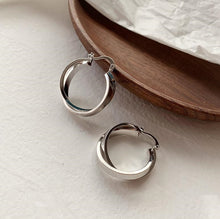 Load image into Gallery viewer, HUANZHI 2019 New Minimalist Gold Metal Large Circle Geometric Round Big Hoop Earrings for Women Girl Wedding Party Jewelry
