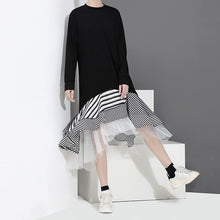 Load image into Gallery viewer, [EAM] 2020 New Spring Autumn Round Neck Long Sleeve Black Hem Mesh Irregular Striped Loose Dress Women Fashion Tide HAA3
