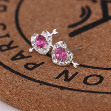 Load image into Gallery viewer, Women Exquisite Small Stud Earrings Crystal Simlated Pearl Earring For Women Fashion Jewelry pendientes Oorbellen Brincos
