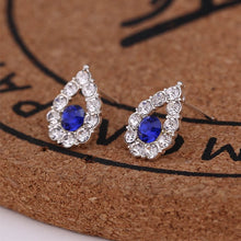Load image into Gallery viewer, Women Exquisite Small Stud Earrings Crystal Simlated Pearl Earring For Women Fashion Jewelry pendientes Oorbellen Brincos
