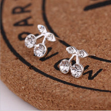 Load image into Gallery viewer, Women Exquisite Small Stud Earrings Crystal Simlated Pearl Earring For Women Fashion Jewelry pendientes Oorbellen Brincos
