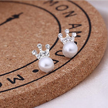 Load image into Gallery viewer, Women Exquisite Small Stud Earrings Crystal Simlated Pearl Earring For Women Fashion Jewelry pendientes Oorbellen Brincos
