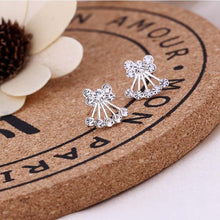 Load image into Gallery viewer, Women Exquisite Small Stud Earrings Crystal Simlated Pearl Earring For Women Fashion Jewelry pendientes Oorbellen Brincos
