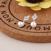 Load image into Gallery viewer, Women Exquisite Small Stud Earrings Crystal Simlated Pearl Earring For Women Fashion Jewelry pendientes Oorbellen Brincos
