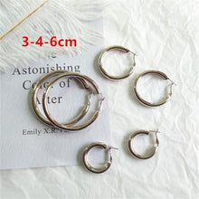 Load image into Gallery viewer, HUANZHI 2019 New Minimalist Gold Metal Large Circle Geometric Round Big Hoop Earrings for Women Girl Wedding Party Jewelry
