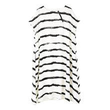 Load image into Gallery viewer, [EAM] Women White Striped Split Big Size Long Dress New Round Neck Short Sleeve Loose Fashion Tide Spring Summer 2020 1W76800
