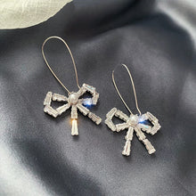 Load image into Gallery viewer, South Korea Earrings Temperament Earrings New It Girl Earrings Long Cold Wind Simple Autumn and Winter er shi pin
