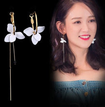 Load image into Gallery viewer, New Asymmetrical Star Moon Earrings Women Fashion Korean Temperament Earring Long Personality Ear Jewelry Exquisite Earrings
